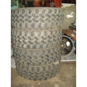 Kit pneus Off Road 265/75 x R16 70% de vida útil