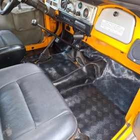 Tapete Dianteiro Toyota Bandeirante de 1983 à 2000 Interiço Emborrachado (para os dois lados) 