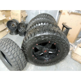 Jogo com 4 pneus 40x14,5 R22 modelo trepador – novo Mud Terrain + 4 Rodas de liga  live reforçada para trilhas modelo Tu