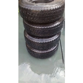 4 pneus Pirelli Scorpion All Terrain 235/75 R15 seminovos  com 4 semanas de uso ideal para Suzuki Jimny