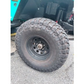 Pneus 35/12,5 R15 com rodas 15x8 daytona semi novos 95%de vida (jogo 4 unidades) 