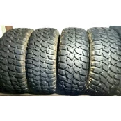 jogo com 4 pneus 305/70 R16 Semi novos, utilizado para expor veículo em feiras.