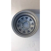 Roda 15x8 com 5 furos de 139,7 Já foi montada Última peça mostruário 