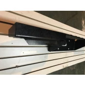 Para-choque traseiro Toyota Bandeirante com mesa de Guincho e suporte de placa, peça única nova mostruário da loja Perfeito estado 