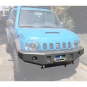 Para-Choque dianteiro com mesa Jimny 4Sport, peça nova, montada no veículo de exposição 