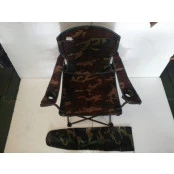 Cadeira camping camuflada com bolsa facil acesso de transportar,suporta até 95kg ,usada só em feiras