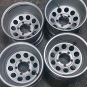 Jogo com 4 Rodas 15x8 modular  5 furos 139,7 Jeep  Rural, F 75 e Samurai - Usadas bom Estado