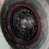 Jogo com 4 Rodas Mangels 16x7 6 furos de 139,7 Raridade Usado Perfeitas + 4 Adaptadores de roda