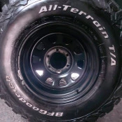 Jogo com 4 Rodas 16x8 6 furos de 139,7 Daytona Black Perfeitas Rodaram Apenas 2 Meses
