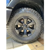 Pneu 35x12,50 R18 All Terrain MAXXIS RAZR com 12 Lonas Medida perfeita para Dogde Ram