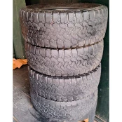 Jogo com 4 Pneus 265/70 R16 30% de Vida Útil