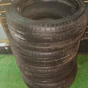 Jogo com 4 Pneus 215/65 R16 Semi Novos em Perfeito Estado 