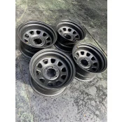 Jogo com 4 Rodas Daytona Black em aço reforçado 17x9 6 furos de 139,7 - Peça de Mostruário Em Perfeito Estado