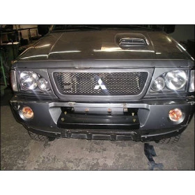 Mesa / Base / Suporte de Guincho para Mitsubishi L-200 GL Ano 2000 à 2003  (Quadrada)