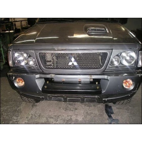Mesa / Base / Suporte de Guincho para Mitsubishi L-200 Savana Ano 2000 à 2003 GL (Quadrada)