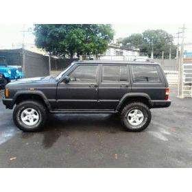 Cherokee Sport 98 com lift de duspensão