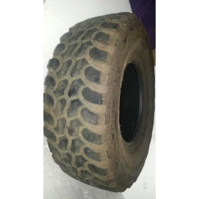 Pneu 37/12,5 R 17  mud Terrain, usado  50% de vida útil 