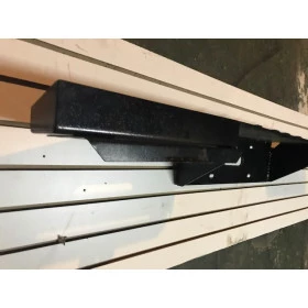 Para-choque traseiro Toyota Bandeirante com mesa de Guincho e suporte de placa, peça única nova mostruário da loja Perfeito estado 