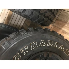 Pneu adventuro 33x12,5 R15 Novo, nunca rodou, foi montado em carro de exposição, sem etiqueta