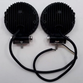 PAR DE FAROL 06 LEDS / 18 W COM ALCANCE DE 100 MTS (PEÇA DE MOSTRUÁRIO)