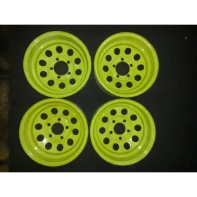 Jogo com 4 rodas semi novas em em perfeito estado 16x7 5 furos de 139,7 para Jeep Willys, Suzuki
