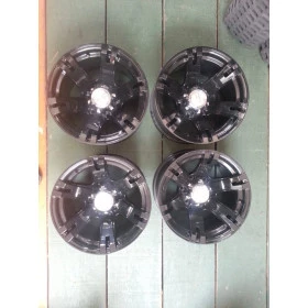 Jogo de Rodas Black 15x10 6 furos de 139.7 Modelo Italiana Produto de mostruário