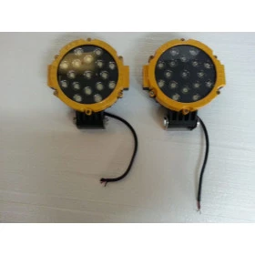 Par de Farol de 17 Leds / 51w com armação amarelo ,usada em perfeito estado c/suportes funcionando