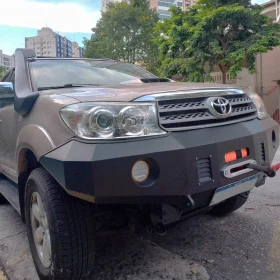 Para-choque Dianteiro em aço com mesa para Guincho e Ponto de ancoragem para Toyota Hilux SW4 2005 a 2016 
