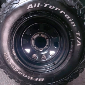 Jogo com 4 Rodas 16x8 6 furos de 139,7 Daytona Black Perfeitas Rodaram Apenas 2 Meses