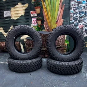 Jogo com 4 Pneus MT 265/70 R17 (Montado apenas uma vez)