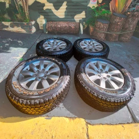 Jogo com 4 Pneus  265/60 R18 | 90% de vida útil - Não acompanha rodas 