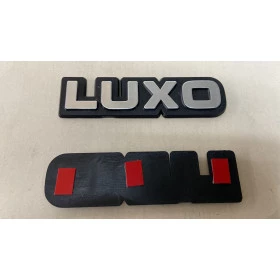 Emblema LUXO Grande Pick-up Lateral Cromo Escovado