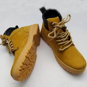 Bota Na Cor Sarja Claro - Ideal Para Trilhas e Esportes