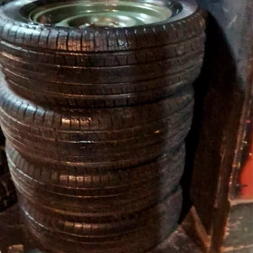Jogo com 4 Pneus 215/65 R16 RADIAL 75 % de Vida Útil