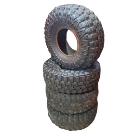 Jogo com 4 Pneus 37x14.5 R15 Carcaças Maxxis Creepy Crawler (2 com 80% de vida útil  e 2 com 50% de vida útil)