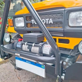 Para Choque Dianteiro Toyota Bandeirante com Base de Guincho e Suporte de Towbar (NÃO ACOMPANHA TOWBAR)