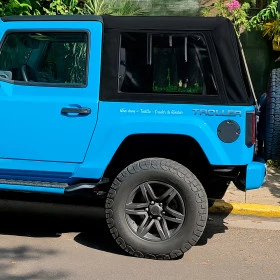 Capota Removível Cor Preta para Troller Todos com Forração Soft Top Isolamento Térmico