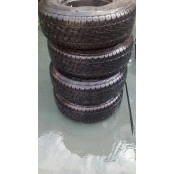 4 pneus Pirelli Scorpion All Terrain 235/75 R15 seminovos  com 4 semanas de uso ideal para Suzuki Jimny