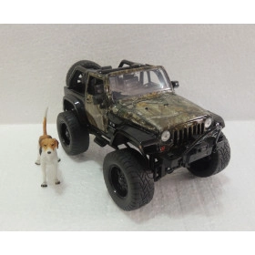 Miniatura Jeep Wrangler Camuflado com Cachorro